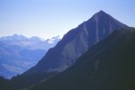 Panorama verso nord-est
dalle creste di Pila
sulla Becca di Nona, con
sullo sfondo le Alpi Pennine
(2548 bytes)